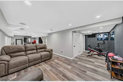 42 Donnalin Pl, Clifton, NJ 07013 - Photo 27