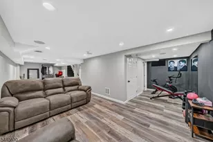 42 Donnalin Pl, Clifton, NJ 07013 - Photo 27