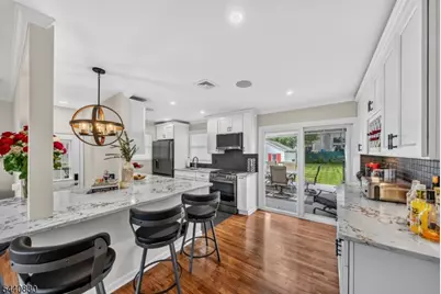 42 Donnalin Pl, Clifton, NJ 07013 - Photo 9