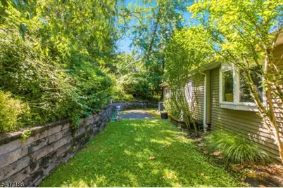 139 Mohawk Trl, Wayne, NJ 07470 - Photo 25