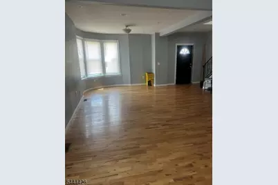 27 Richelieu Ter, Newark, NJ 07106 - Photo 3