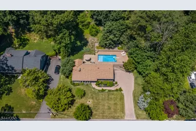 36 Leamoor Dr, Morris Plains, NJ 07950 - Photo 3
