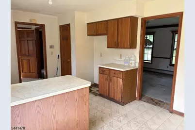 124 Perryville Rd, Union Township, NJ 08867 - Photo 11