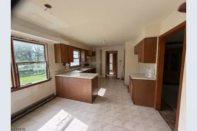 124 Perryville Rd, Union Township, NJ 08867 - Photo 9
