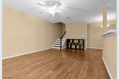 19 Delavan Ct, New Brunswick, NJ 08901 - Photo 9