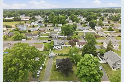 221 W Prospect St, South Bound Brook Boro, NJ 08880 - Photo 3