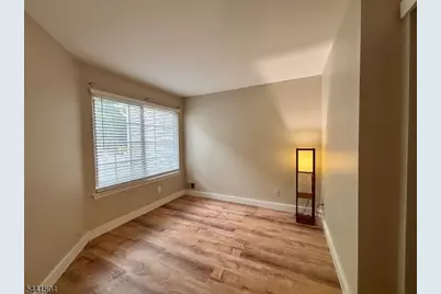 42 Stevens Ct, Bedminster Township, NJ 07921 - Photo 9