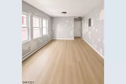 63 Huntington Ter, Newark, NJ 07112 - Photo 7