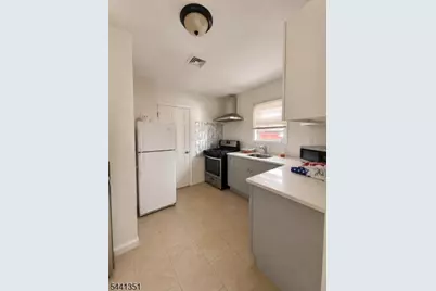 63 Huntington Ter, Newark, NJ 07112 - Photo 5