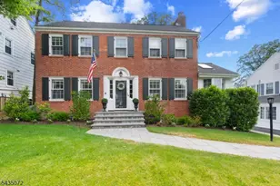 7 Birdseye Glen, Verona, NJ 07044 - Photo 1