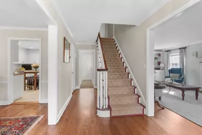 7 Birdseye Gln, Verona, NJ 07044 - Photo 3