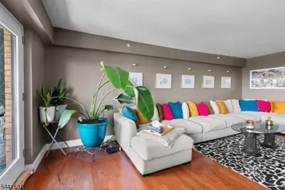 60 Parkway Dr, East Orange, NJ 07017 - Photo 9