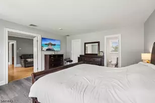 377 Hollywood Ave, Fairfield, NJ 07004 - Photo 17