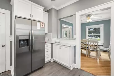 377 Hollywood Ave, Fairfield, NJ 07004 - Photo 15