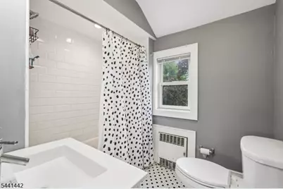 377 Hollywood Ave, Fairfield, NJ 07004 - Photo 21
