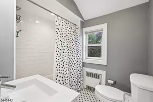 377 Hollywood Ave, Fairfield, NJ 07004 - Photo 21