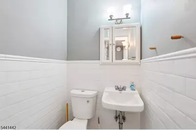 377 Hollywood Ave, Fairfield, NJ 07004 - Photo 19