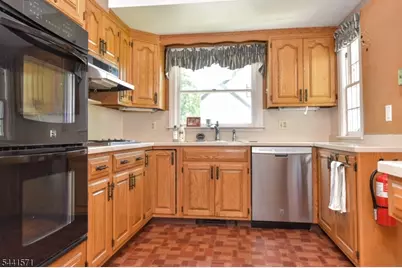 161 Wyckoff Ave, Wyckoff Township, NJ 07481 - Photo 5