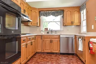 161 Wyckoff Ave, Wyckoff Township, NJ 07481 - Photo 5