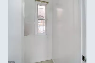 143 Huntington Ter #2R, Newark, NJ 07112 - Photo 5