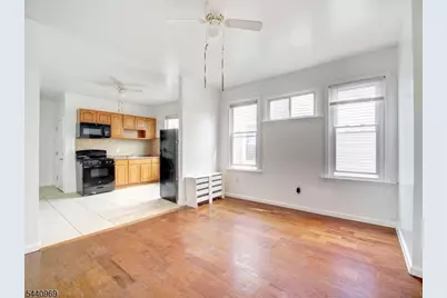 143 Huntington Ter #2R, Newark, NJ 07112 - Photo 7