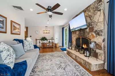 34 Woodlawn Ter, Jefferson Township, NJ 07849 - Photo 7