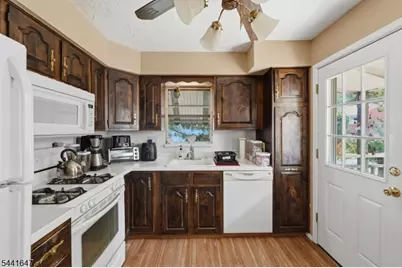 6 Plenge Dr, Belleville, NJ 07109 - Photo 11