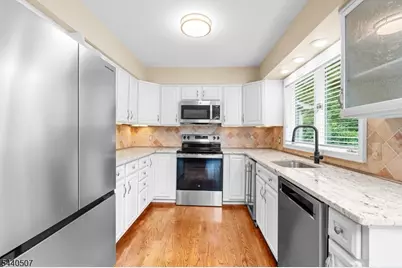 31 Stone Row Ln, Jefferson Township, NJ 07438 - Photo 9