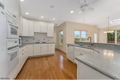 3 Stark Ct, Raritan Township, NJ 08551 - Photo 9