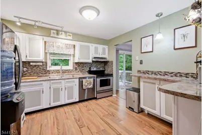 51 W Shore Dr, Vernon, NJ 07462 - Photo 9