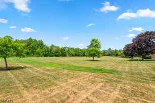 261 Kingsberry Dr, Franklin Township, NJ 08873 - Photo 5