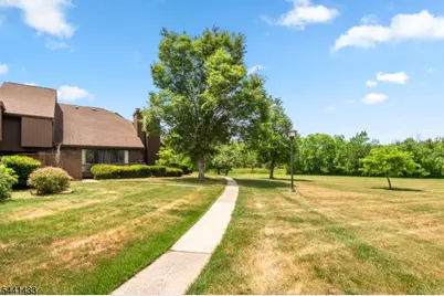 261 Kingsberry Dr, Franklin Township, NJ 08873 - Photo 3