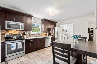 261 Kingsberry Dr, Franklin Township, NJ 08873 - Photo 13