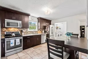 261 Kingsberry Dr, Franklin Township, NJ 08873 - Photo 13
