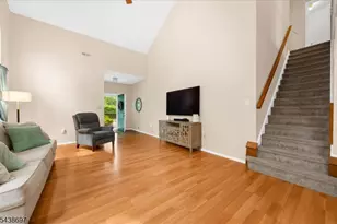 8 Cottage Pl, Branchburg Township, NJ 08876 - Photo 7