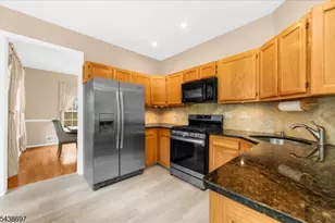 8 Cottage Pl, Branchburg Township, NJ 08876 - Photo 11