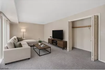 28 Amherst Ct, Wayne Twp., NJ 07470 - Photo 3