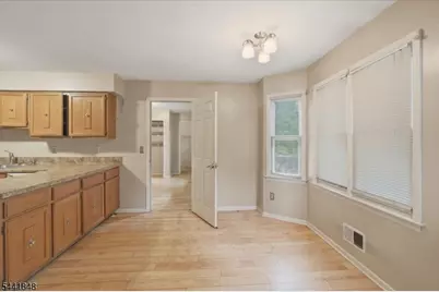 28 Amherst Ct, Wayne Twp., NJ 07470 - Photo 9