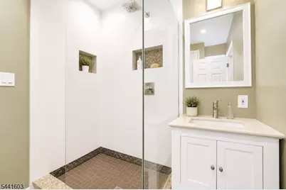 725 Chestnut St, Roselle Park, NJ 07204 - Photo 29