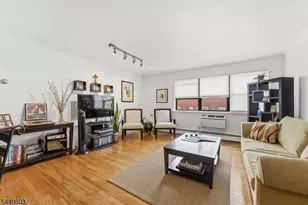 45 Hussa St, Linden, NJ 07036 - Photo 3