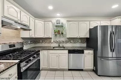 8 Henry Ct, Plainsboro Township, NJ 08536 - Photo 11