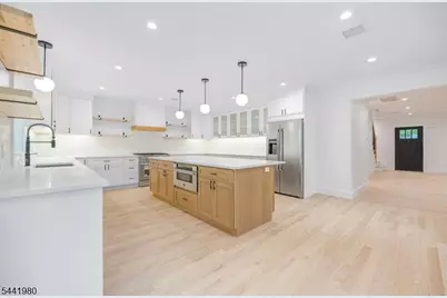 18 Orchard St, Pompton Lakes, NJ 07442 - Photo 9