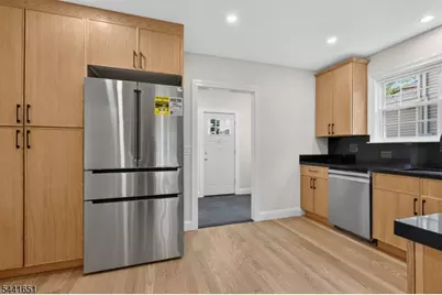 18 Walnut St #A, Summit, NJ 07901 - Photo 3
