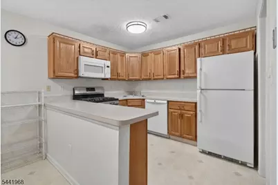 130 Hatfield Ln, East Brunswick Township, NJ 08816 - Photo 5