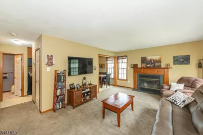 86 Burlington Ct, Hamburg, NJ 07419 - Photo 3