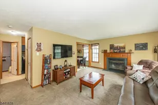 86 Burlington Ct, Hamburg, NJ 07419 - Photo 3