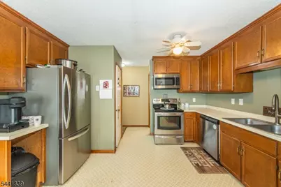86 Burlington Ct, Hamburg, NJ 07419 - Photo 11