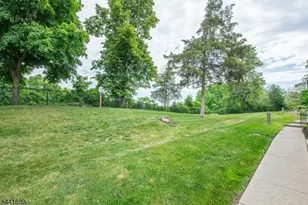 86 Burlington Ct, Hamburg, NJ 07419 - Photo 23