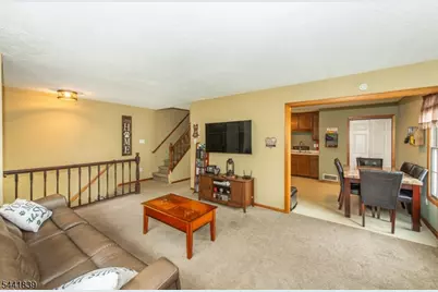 86 Burlington Ct, Hamburg, NJ 07419 - Photo 7