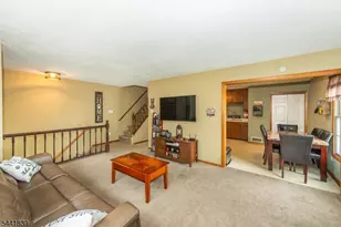 86 Burlington Ct, Hamburg, NJ 07419 - Photo 7
